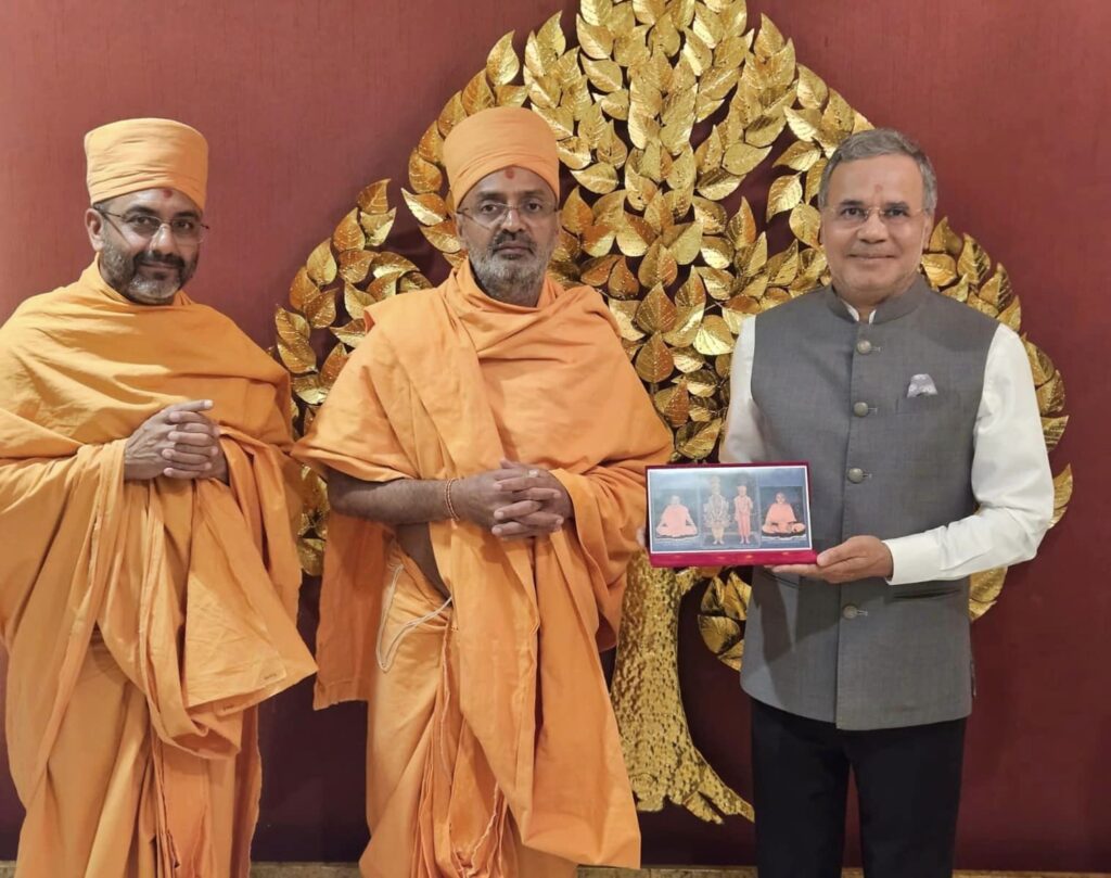 It was an absolute blessing to have Saint Pujya Munivatsaldas Swami and Saint Pujya Divyamurtidas Swami from New Delhi Akshardham Temple, Bharat, grace my humble home with their divine presence, showering me with their spiritual aura and blessings.